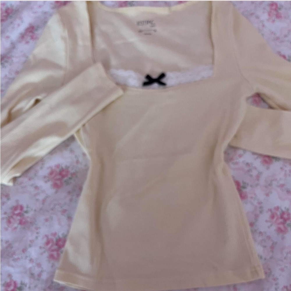 PacSun Cream Long Sleeve Top with Black Accent